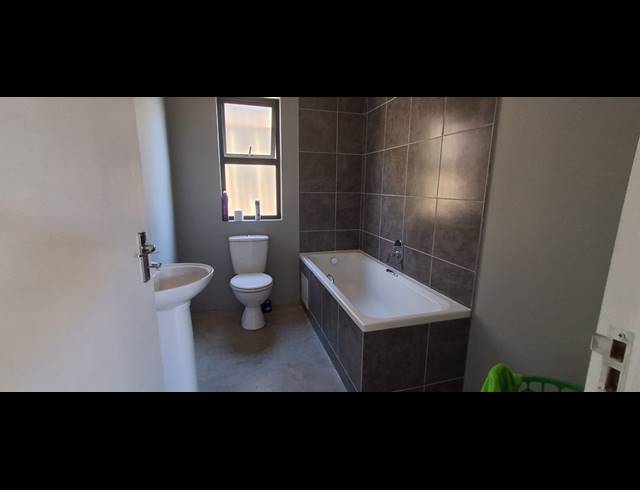 3 BEDROOM FREESTANDING FOR SALE IN PALM VIEW ESTATE